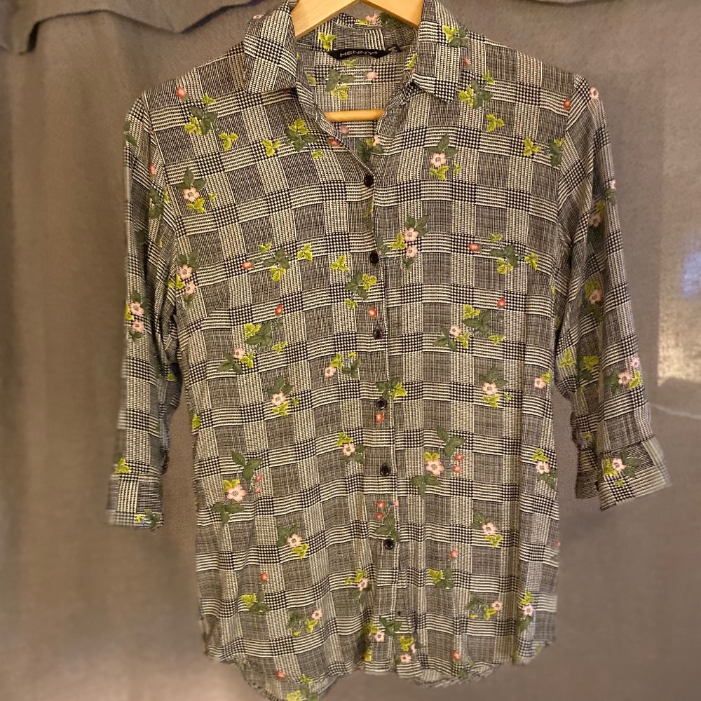 Sweet Patterned Blouse with ¾ Length Sleeves